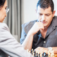 התנהלות מול רשויות המיסים באופן עצמאי או בעזרת רואה חשבון